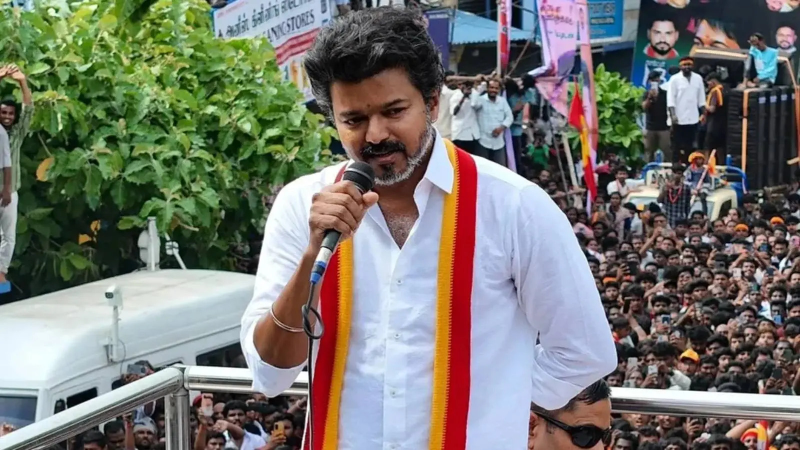 thalapathy-vijay-in-trichy-rally (1).jpg